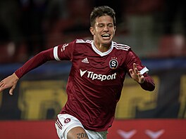 Adam Hloek (Sparta) v euforii slaví vítzný gól v zápase proti Mladé Boleslavi.