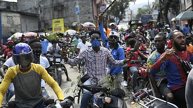 Na Haiti vypukly protesty proti nedostatku paliva a bezvládí. (18. října 2021)
