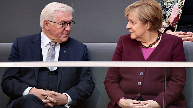 Bývalá kancléřka Angela Merkelová a prezident Frank-Walter Steinmeier (26. října 2021)