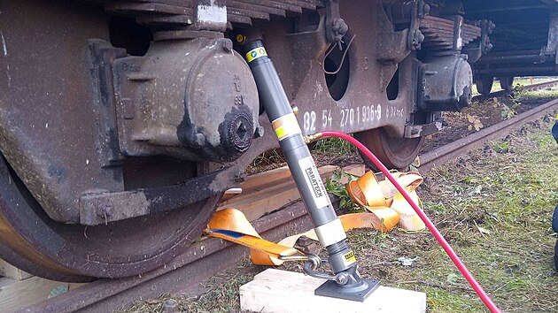 Hasiči nacvičovali v chebském železničním depu vyprošťování na vlaku ze skutečné nehody.