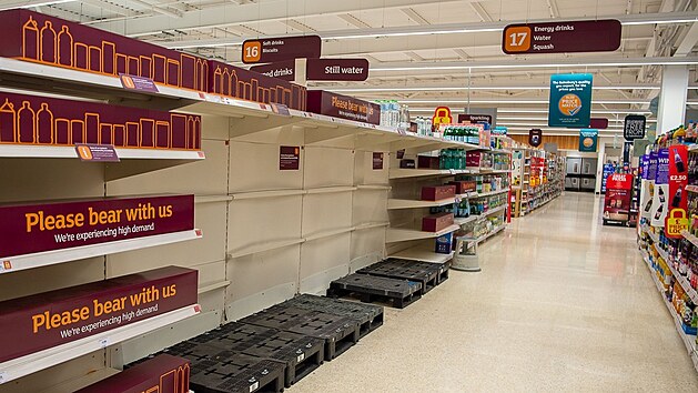 Chybějící zboží v supermarketu Sainsbury’s ve městě Taplow (19. září 2021)
