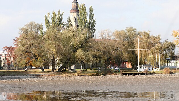 Oblben duchcovsk park u rybnka Barbora ek celkov revitalizace. Msto tu plnuje vybudovat novou odpoinkovou znu s fontnou i molem vedoucm nad hladinu rybnka. Ve vod pak bude velk vodotrysk.