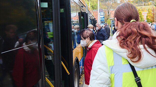 Pracovnci Dopravn spolenosti Zln-Otrokovice kontrolovali dodrovn noen respirtor ve vozech hromadn dopravy.