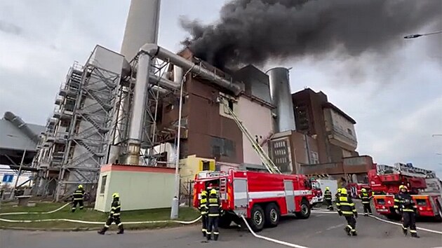 Požár zachvátil technické zázemí spalovny odpadu v pražských Malešicích. (20. října 2021)