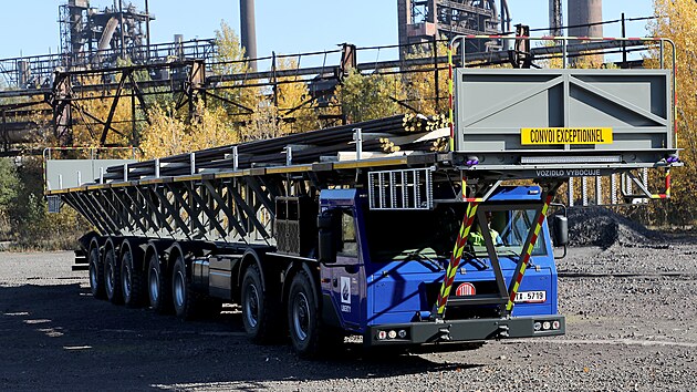 Speciln nkladn vozidla Tatra pro Liberty Ostrava. Foto venku v arelu huti