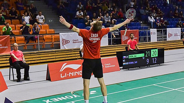 Jan Louda v semifinlovm utkn Czech Badminton Open proti indickmu hri Sirilu Wermovi.