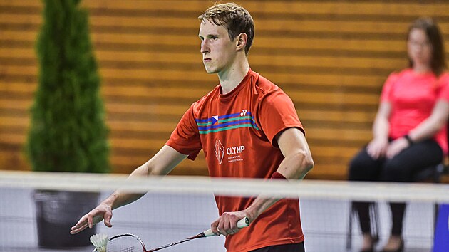 Jan Louda v semifinlovm utkn Czech Badminton Open proti indickmu hri Sirilu Wermovi.