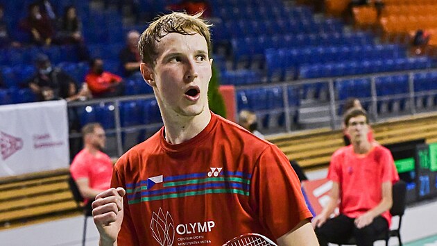 Jan Louda v semifinlovm utkn Czech Badminton Open proti indickmu hri Sirilu Wermovi.