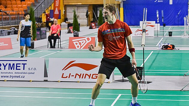Jan Louda v semifinálovém utkání Czech Badminton Open proti indickému hráči Sirilu Wermovi.