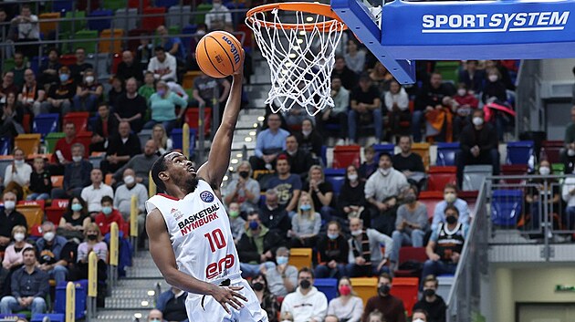 Nymbursk Jerrick Harding zakonuje rychl protitok v zpase Ligy mistr proti bosenskmu celku Igokea.