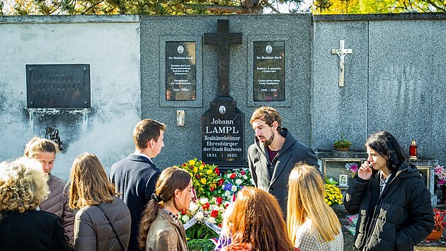 O obnovu hrobky, kde je pochovaný Matthias Koch, se zasloužili studenti budějovického gymnázia v České ulici.