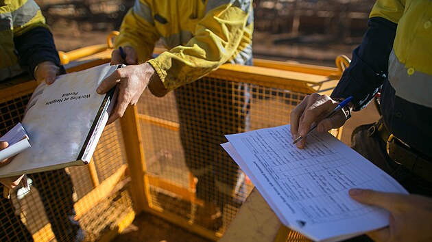 Také při kontrole průběhu výstavby tím, kdo byl
jmenován jako stavební dozor, je třeba vždy aktuální
situaci náležitě popsat a stvrdit podpisem.