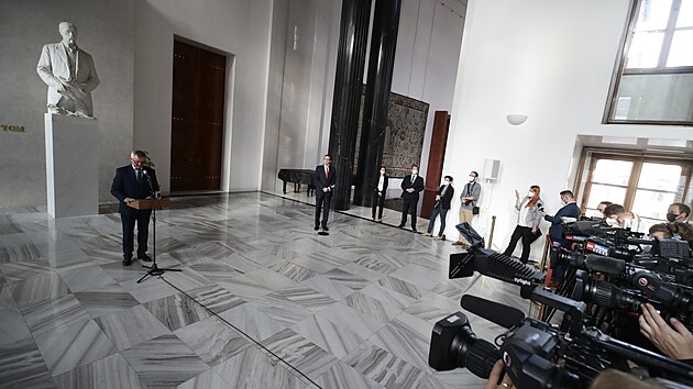 Vratislav Mynář zveřejnil video, které má dokazovat, že prezident Miloš Zeman podepsal svolání Sněmovny.