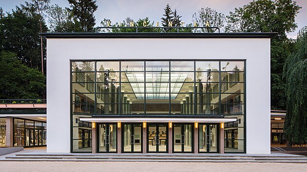 V�hlasn� hala obklopuj�c� luha�ovick� pramen Vincentka