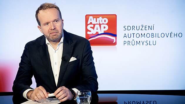 Vkonn editel Sdruen automobilovho prmyslu Zdenk Petzl v diskusnm poadu Rozstel (21. 10. 2021)