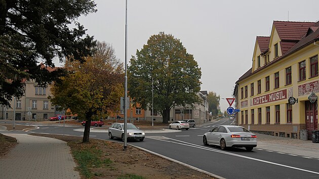 Dopravn� stavba nahradila v Nov�m M�st� dosavadn� problematickou k�i�ovatku ve tvaru p�smena Y.