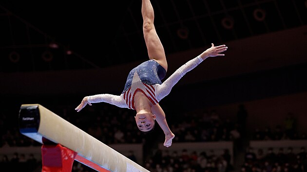 Leanne Wongov ve finle vceboje na mistrovstv svta ve sportovn gymnastice v Kitakj.