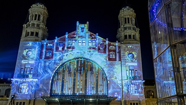 Videomapping na budovu hlavnho ndra v Praze. (28. jna 2021)