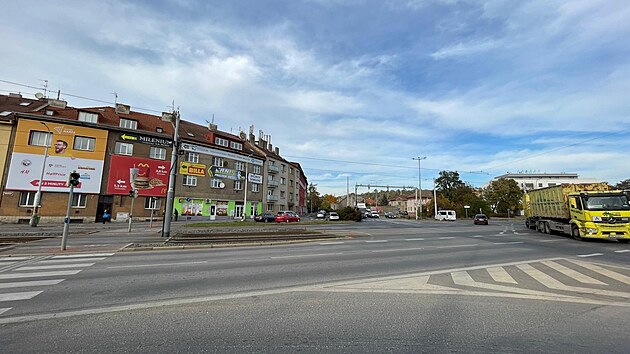 Kiovatku ulic Prmyslov, Podbradsk a Kbelsk v Hloubtn v Praze 14 ek rekonstrukce a pebudovn. (25.1.2021)