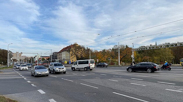 Kiovatku ulic Prmyslov, Podbradsk a Kbelsk v Hloubtn v Praze 14 ek rekonstrukce a pebudovn. (25.1.2021)