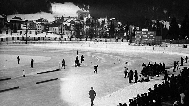LEDOVÝ OVÁL V CHAMONIX. Tady se zrodil historicky první vítz zimních olympijských her.