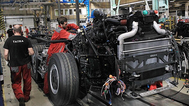 Kop�ivnick� automobilka Tatra Trucks mus� upravovat v�robu podle dan�ch mo�nost�. �Mus�me st�le m�nit pl�n v�roby, p�izp�sobovat se a vyr�b�t to, na co m�me d�ly,� ��k� marketingov� �editel automobilky Kamil Ko���l.