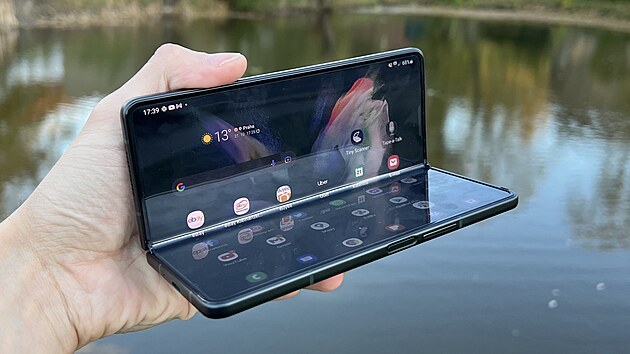 Samsung Galaxy Z Fold 3