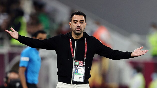 Xavi, barcelonsk legenda, trnuje fotbalisty katarskho tmu Al Sadd.