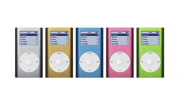Dřív než přišla čtvrtá generace klasického iPodu, uvedla společnost menší verzi s označením iPod mini. Objevil se v lednu 2004 a měl paměť s kapacitou 4 GB. Zajímavostí bylo také to, že měl pět barevných provedení a hlavní ovládací prvek Click Wheel.