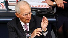 Dosavadní předseda Spolkového sněmu Wolfgang Schäuble na ustavující schůzi...