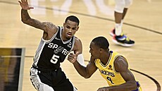 Rajon Rondo (vlevo) mí�í z Los Angeles Lakers do Clevelandu.