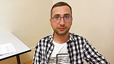 Bělorus Sergej Saveljev, jenž z ruského vězní propašoval záběry mučení. (17....