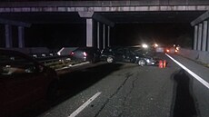 Dálnici D10 ve sm�ru na Turnov uzav�ela v ned�li ve�er �et�zová nehoda. (24....