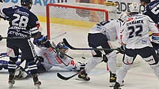 Hokejová extraliga, 16. kolo: Vítkovice - Kladno. Kladenský branká Landon Bow...