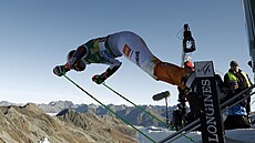 Slovenka Petra Vlhová startuje do obího slalomu v Söldenu.