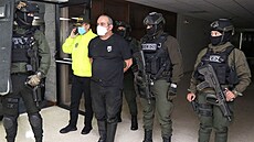 Kolumbijská policie nevynechala jedinou píleitost poídit co nejvíce snímk...
