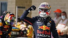 Jezdec Red Bullu Max Verstappen se raduje z vítězství na Velké ceně USA.
