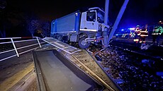 V ulici Podolské nábřeží v Praze došlo k nehodě nákladního automobilu....