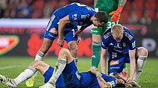 Olomoutí spoluhrái zkoumají stav oteseného Romana Hubníka.