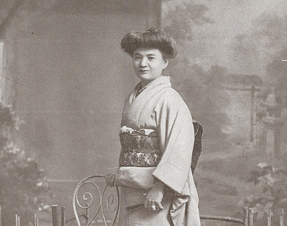 Barbora Eliášová v Tokiu v roce 1918. Sama přejala japonské zvyky, nosila...
