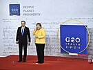 Italský premiér Mario Draghi pivítal na summitu G20 nmeckou kancléku Angelu...
