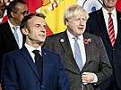 Francouzský prezident Emmanuel Macron (vlevo) a britský premiér Boris Johnson...