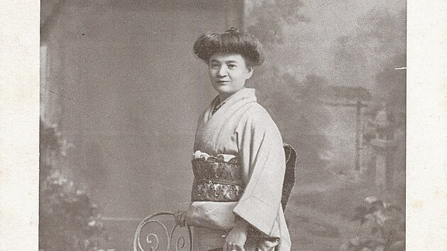 Barbora Eliáová v Tokiu v roce 1918. Sama pejala japonské zvyky, nosila...