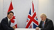 Kanadský premiér Justin Trudeau (vlevo) se během summitu G20 sešel s britským...