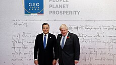 Italský premiér Mario Draghi přivítal na summitu G20 také britského premiéra...