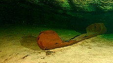 Archeologové objevili p�i vykopávkách v Mexiku p�es tisíc let starou kánoi...