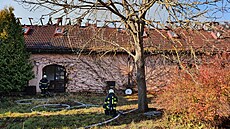 Osm jednotek hasičů bojovalo s požárem budovy v Ratiboři na Jindřichohradecku....