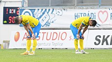 Zklamaní fotbalisté Teplic po prohraném zápase
