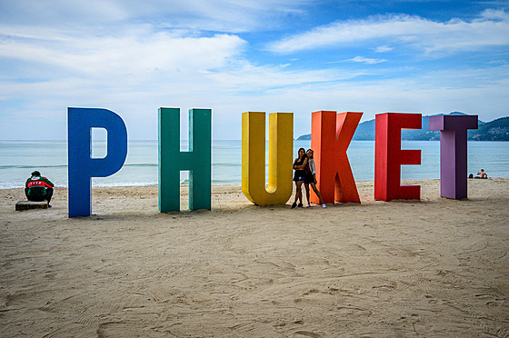 Phuket je ostrov v Andamanském moi a provincie v jihozápadním Thajsku. Ostrov...