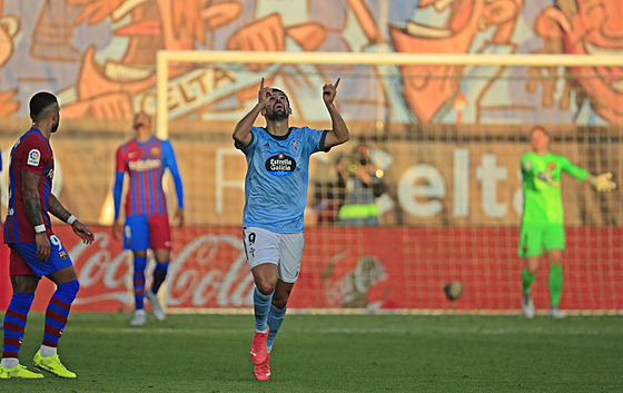 Nolito z Celty Vigo se raduje po druhém gólu svého týmu do sít Barcelony.